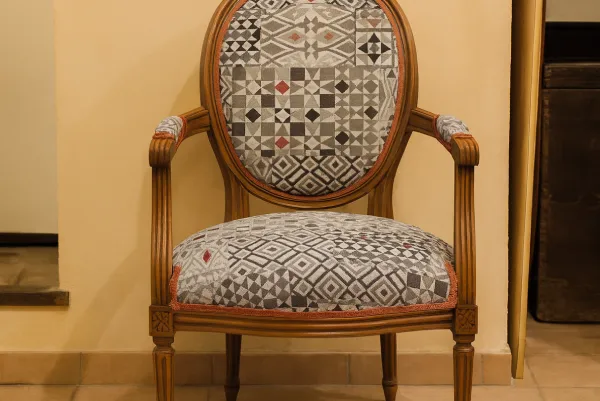 Stage tapisserie : redonner vie à vos fauteuils anciens