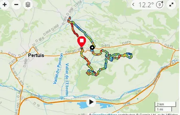 Partez en sortie VTT au cœur du Luberon et découvrez des parcours uniques, alliant nature préservée et sensations fortes.