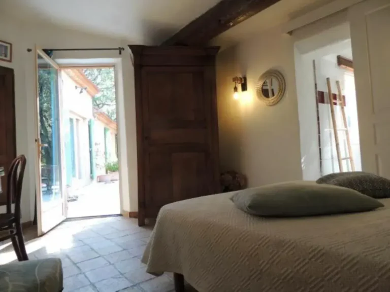 Chambre Aubergine - ambiance élégante en Luberon