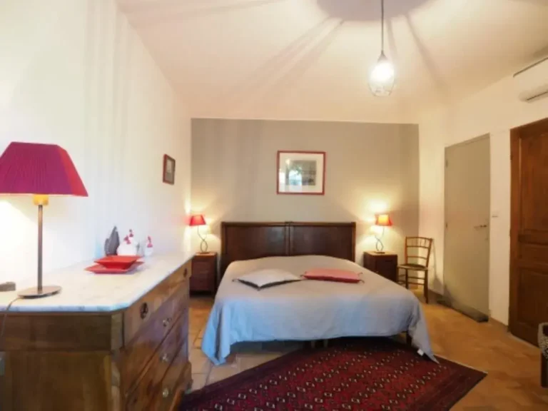Chambre ORANGE - ambiance moderne en Provence