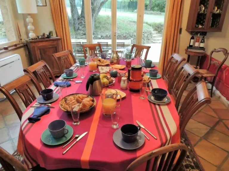 Petit-déjeuner bio et local inclus