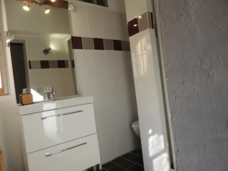 Chambre Aubergine - équipements haut de gamme pour votre confort