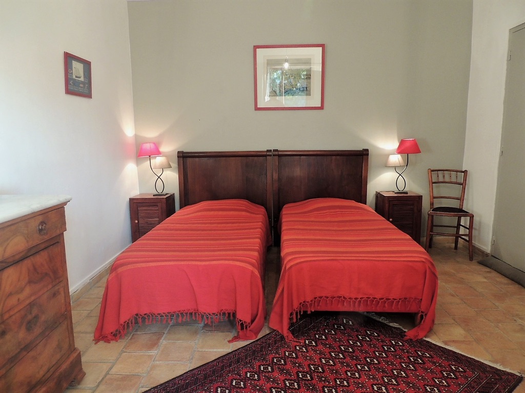 La chambre Orange avec deux lits simples