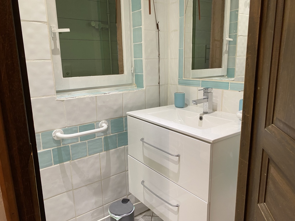 La salle d’eau de la chambre Orange