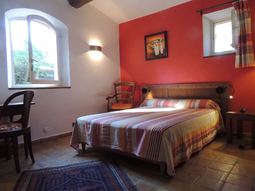 La Chambre Grenadine avec son lit double