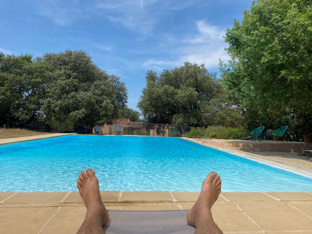 farniente devant la piscine