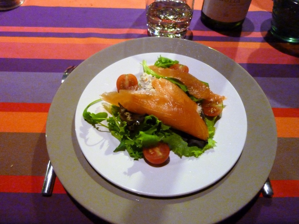 Assiette de saumon et salade